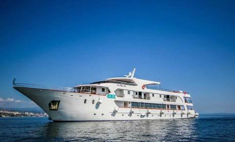 Sail Croatia with Yaya Tours on a luxury kosher yacht in July 2026.