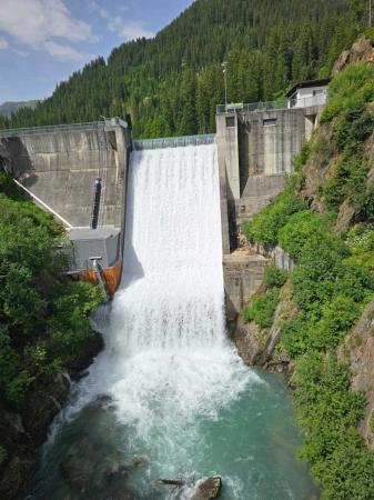 Enjoy a luxury kosher summer vacation with Weber Tours at Raffl’s Tyrol Hotel in St. Anton, Austria