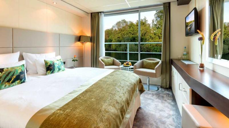 Amadeus Diamond kosher river cruise ship on the Seine River France