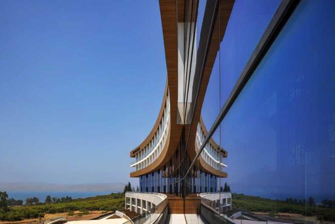 Join Kosher Travelers for Sukkot 2026 at David’s Harp on the Kinneret