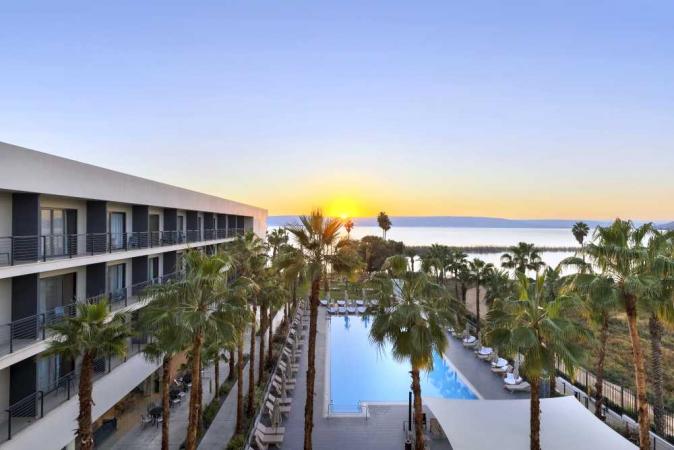 Celebrate Pesach 2027 with Israel Maven at the Isrotel Gomeh Hotel on the Kinneret.