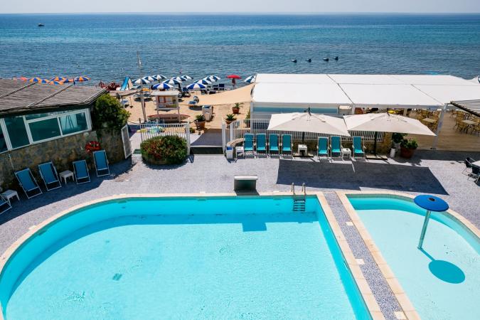 Celebrate Sukkot at Hotel Saline in Salerno, Italy.