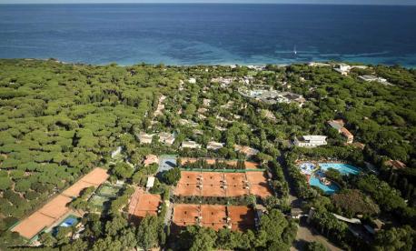 Experience an exclusive Glatt Kosher Passover 2027 with J World Club at Forte Village in Sardinia.