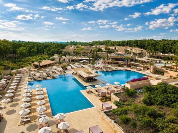 Celebrate Passover 2027 in Sicily with Mendis Travels at the 5-star Mangia’s Costa Ragusa Borgo