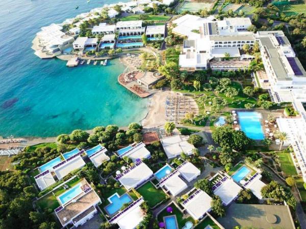 Celebrate Passover 2027 with MY TOURS GLATT at Elounda Bay Palace in Crete.