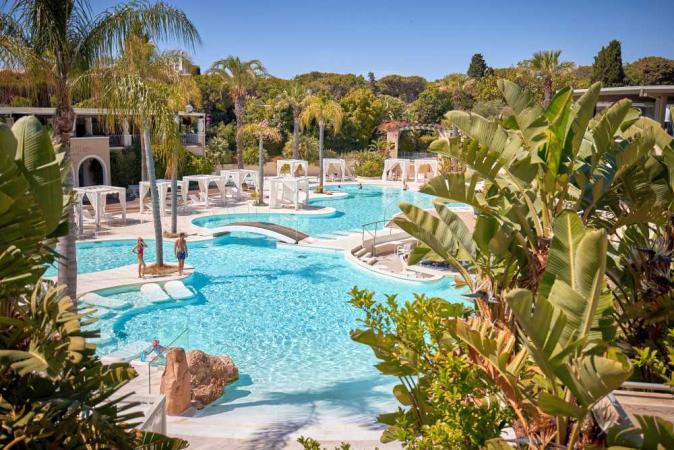 Experience an exclusive Glatt Kosher Passover 2026 with J World Club at Forte Village in Sardinia.