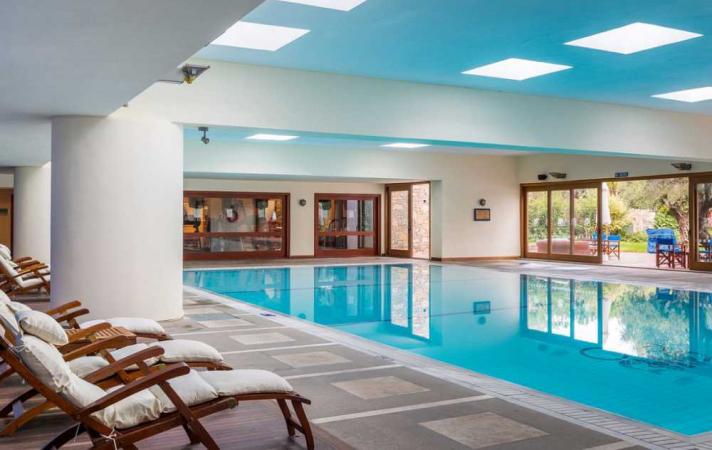 Celebrate Passover 2026 at Elounda Beach Palace in Crete with Odem Traiteur.