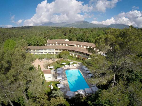 Boutique Passover program on the French Riviera with just 45 rooms at La Vague de Saint-Paul.