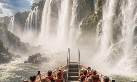 Discover luxury kosher travel throughout South America with Mundo Trip.