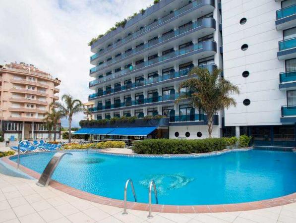 Celebrate Passover 2026 in Blanes, Spain with Loisirel at the 4-star Hotel Blaucel.