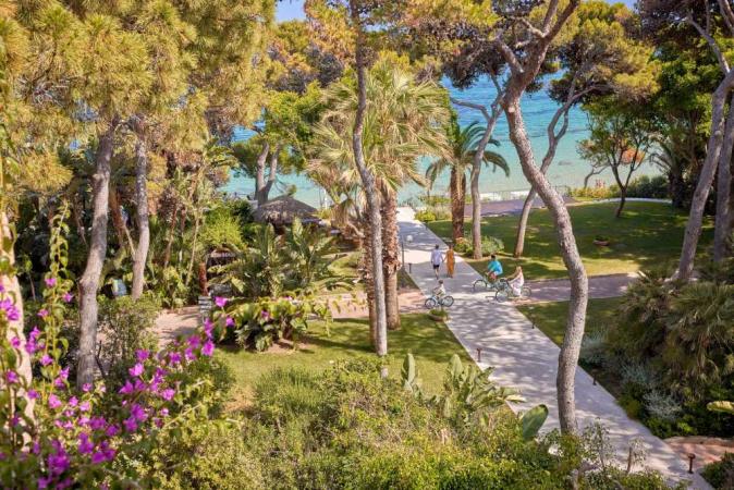 Experience an exclusive Glatt Kosher Passover 2026 with J World Club at Forte Village in Sardinia.