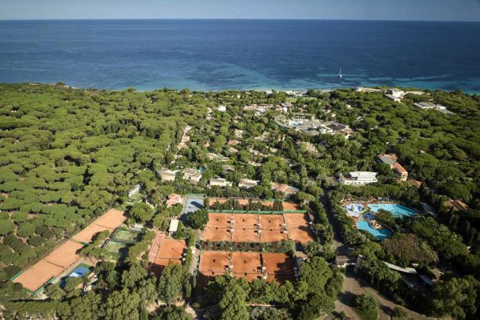 Experience an exclusive Glatt Kosher Passover 2026 with J World Club at Forte Village in Sardinia.