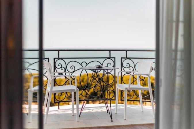 Experience a luxurious Passover 2026 with Kosher Trip at the Amelia Mare Resort in Golem, Albania.