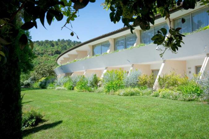 Boutique Passover program on the French Riviera with just 45 rooms at La Vague de Saint-Paul.