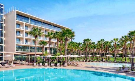 Celebrate Passover 2026 in style at the Marriott Salgados Algarve in Albufeira, Portugal.